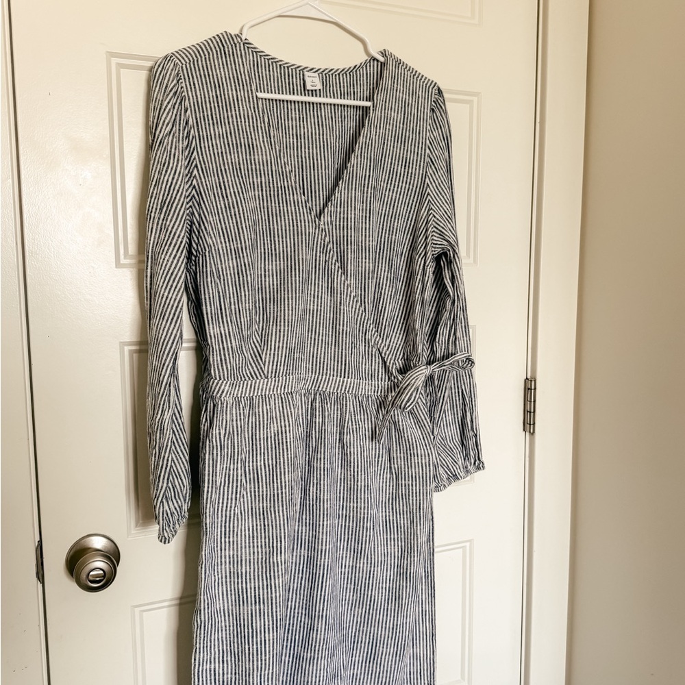 Old Navy Grey/Blue and White Striped Long Sleeve Dress